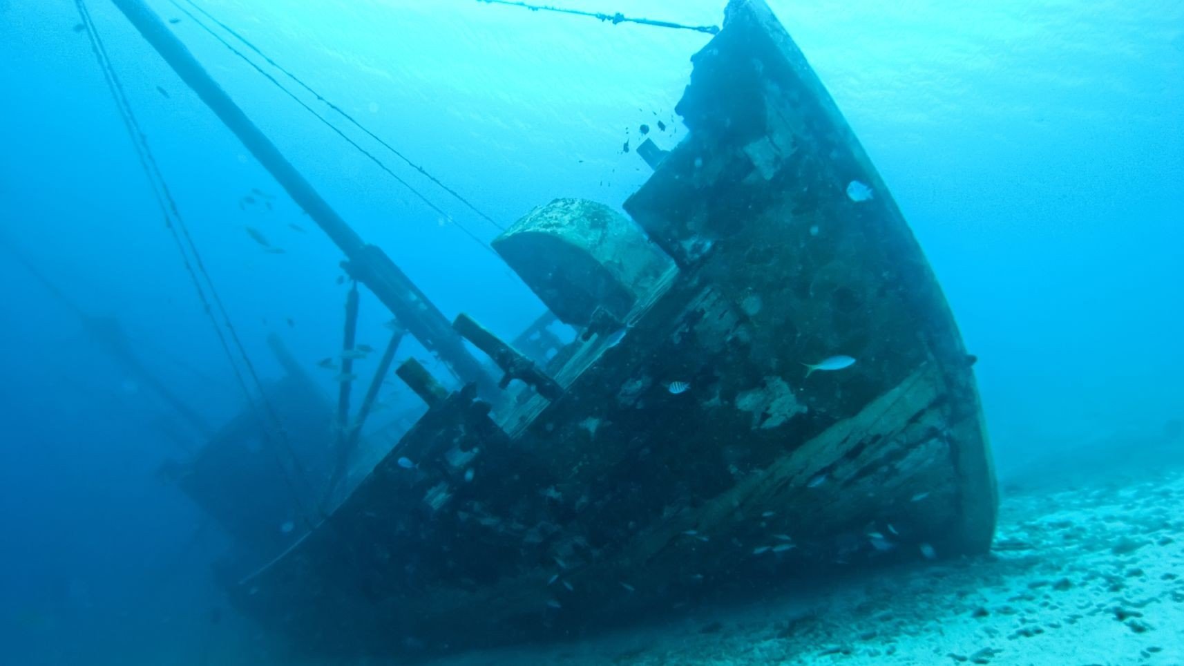 На дне Боденского озера до сих пор находят останки сотен затонувших кораблей.
