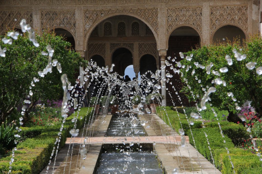 Достопримечательности Испании: Дворец Альгамбра в Гранаде