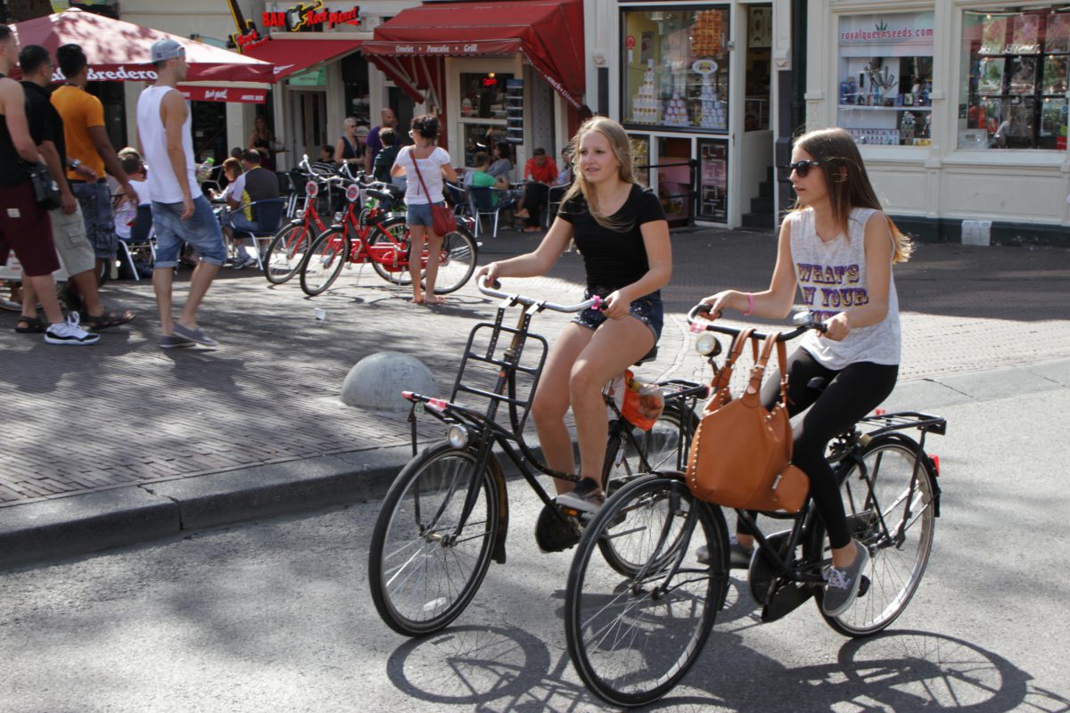 Велосипеды - основное средство предвижения в Нидерландах.