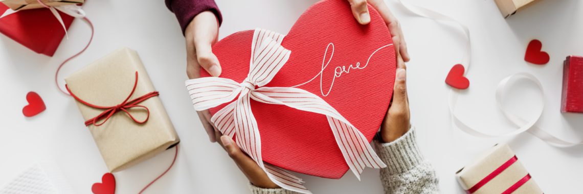 Дарить или принимать подарки - что важно для настоящей любви?