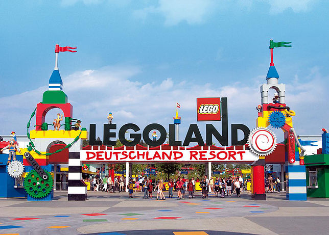 вход в парк развлечений Legoland в Германии
