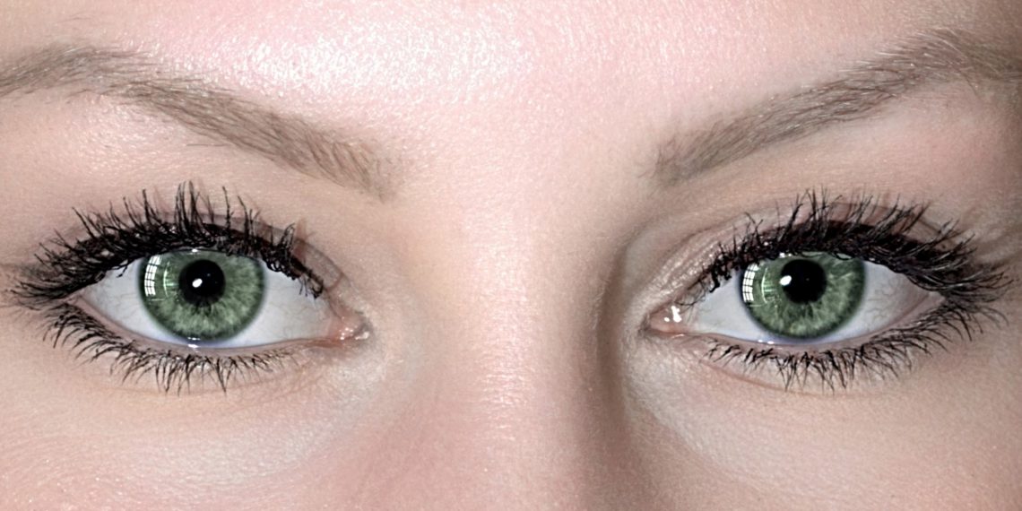 Как ухаживать за кожей вокруг глаз?