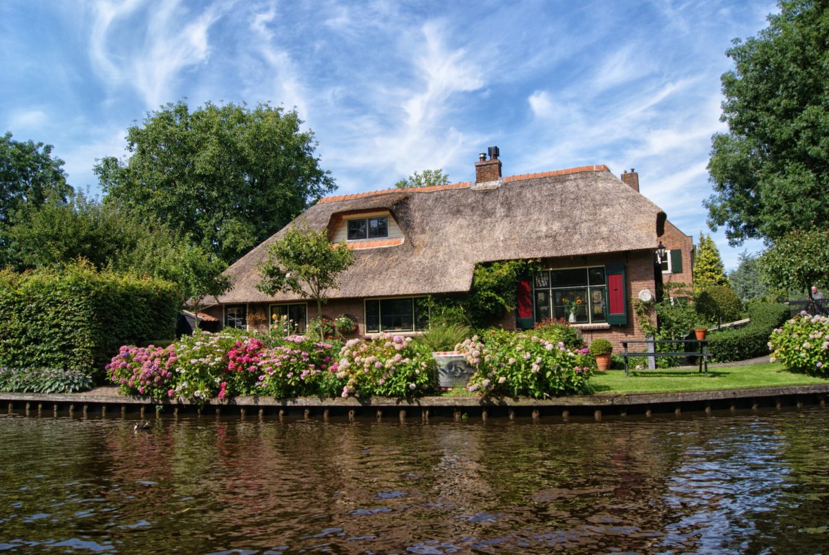 Нидерланды: человека можно узнать по тому, где он живет.