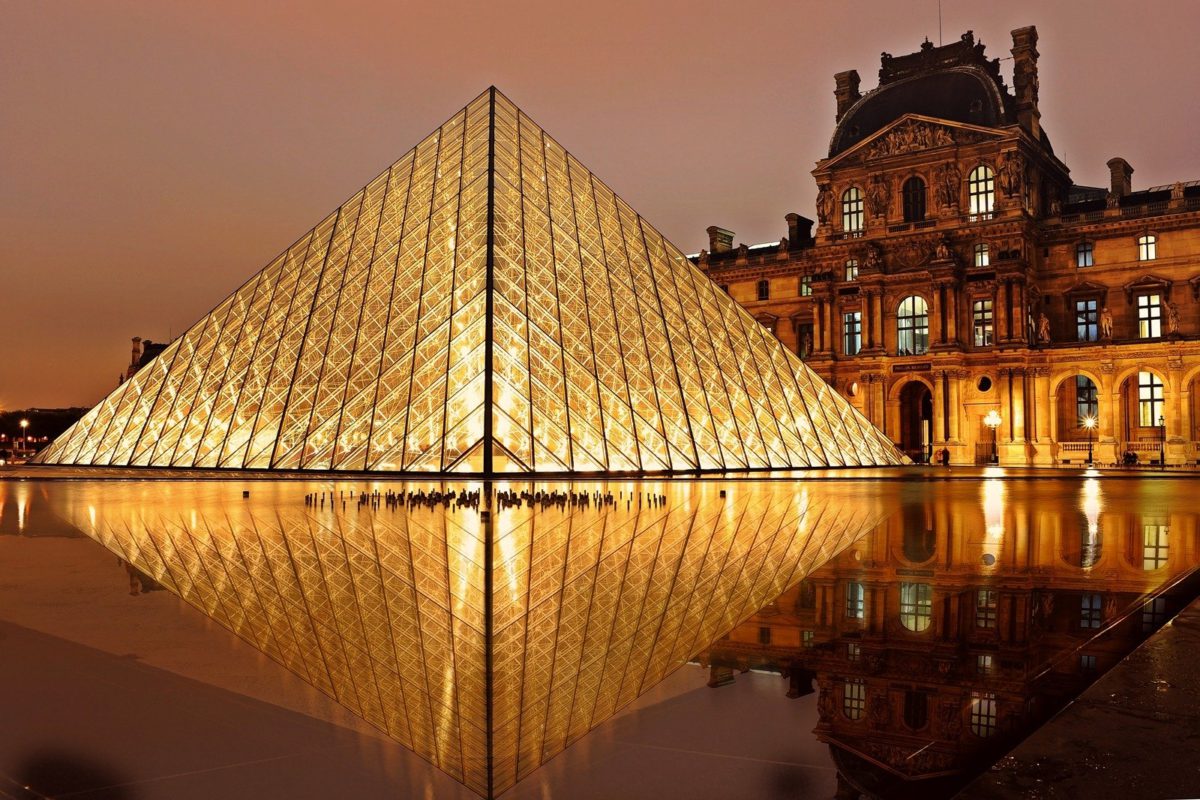 Лувр. №1 в списке "Самые популярные музеи мира"