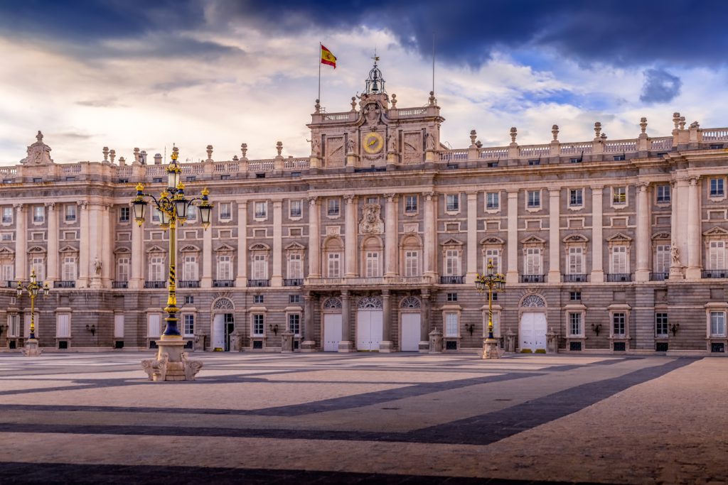 Достопримечательности Испании: Королевский дворец в Мадриде